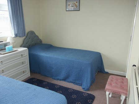 Bedroom2twin.jpeg.web.jpg